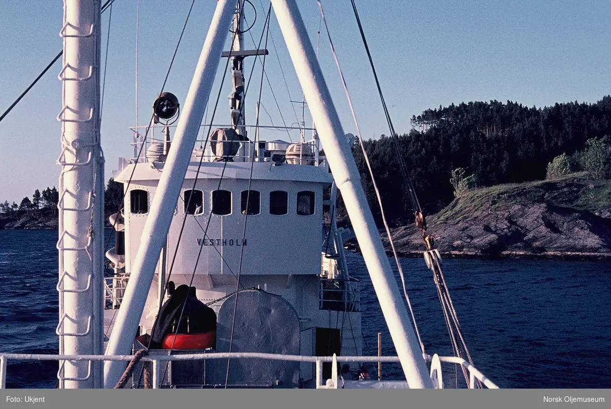 Fiskeskipet "M/S Vestholm" på sjøen.