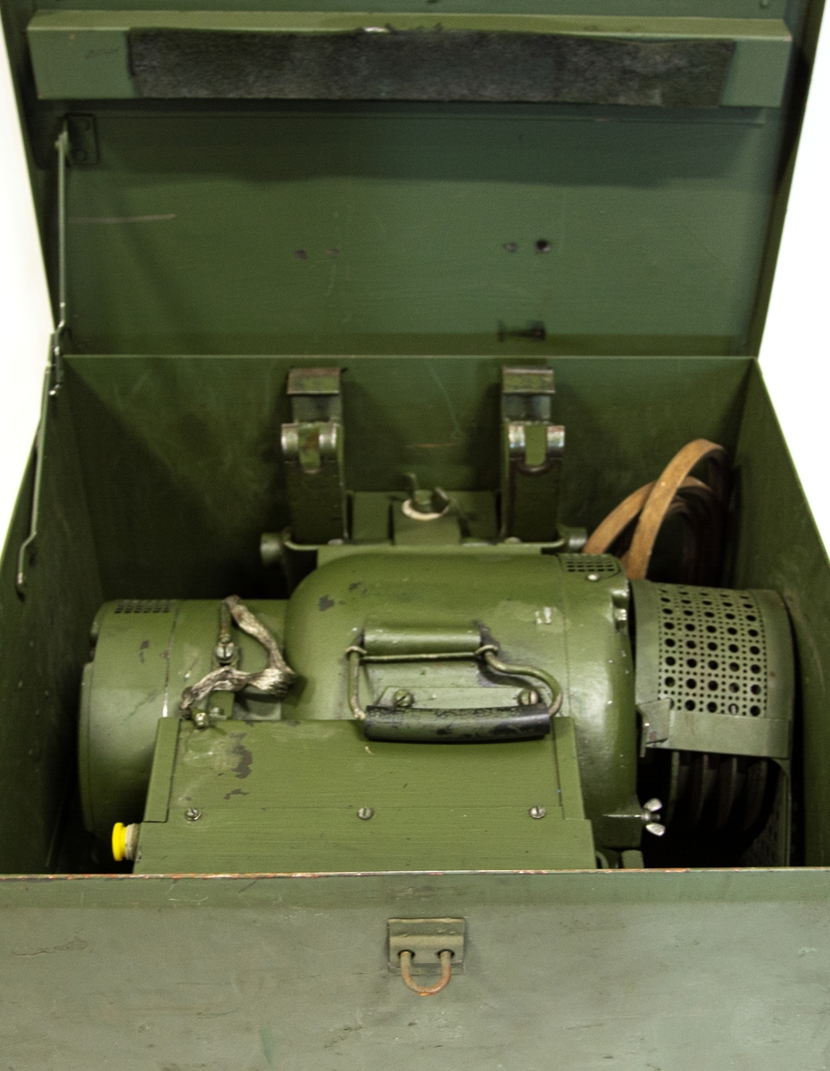 Kraftaggregat till spaningsradar PS-41. Förvaras i grön plåtlåda märkt: Låda Nr 2 tillhör kraftaggregat.