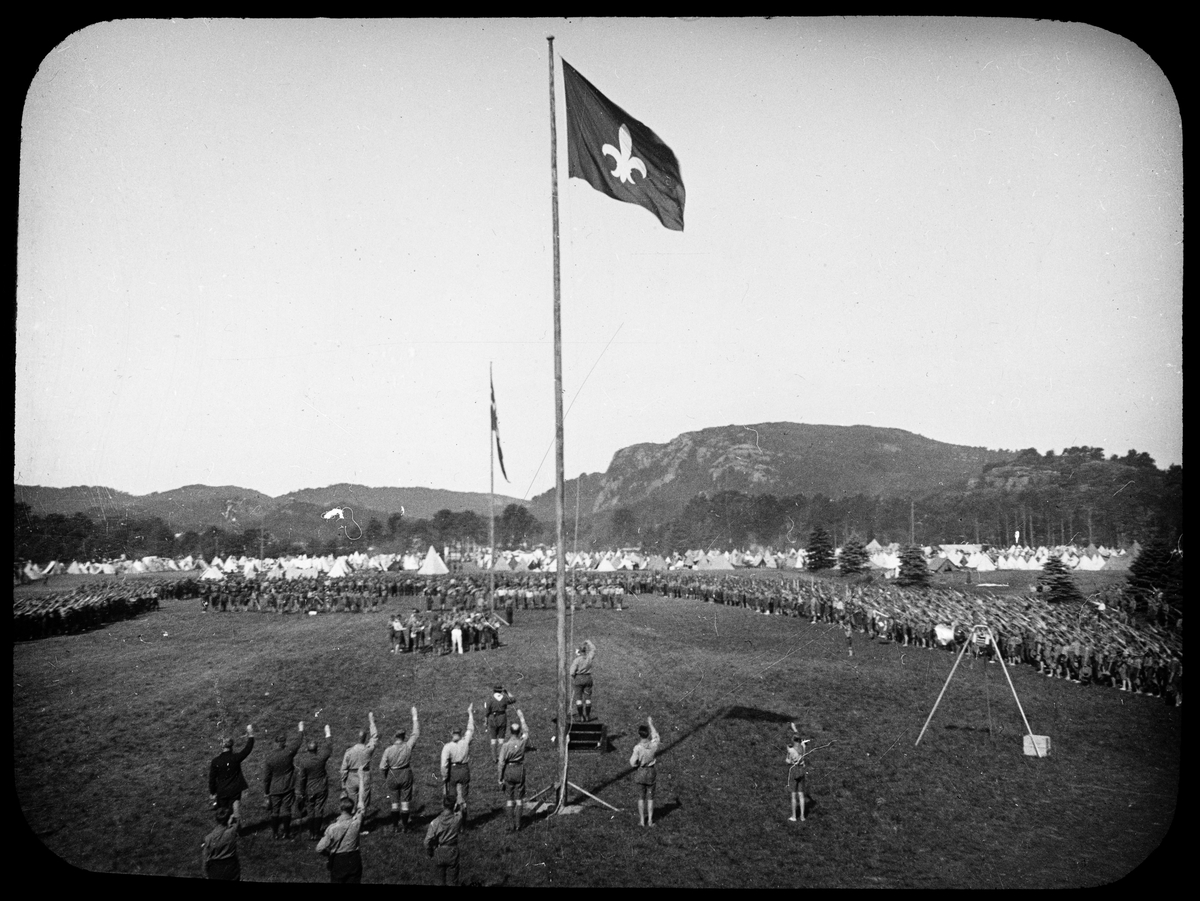 Speidere. Landsleir i Mandal 1932. Flaggparade.