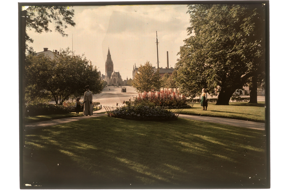 Bild tagen från Oskarsparken emot Stortorget med Nikolaikyrkan i bakgrunden.