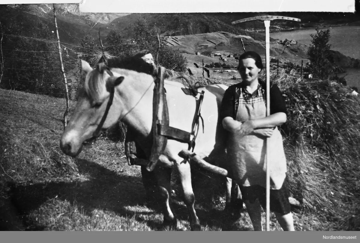 Anna Arntzen med hesten.