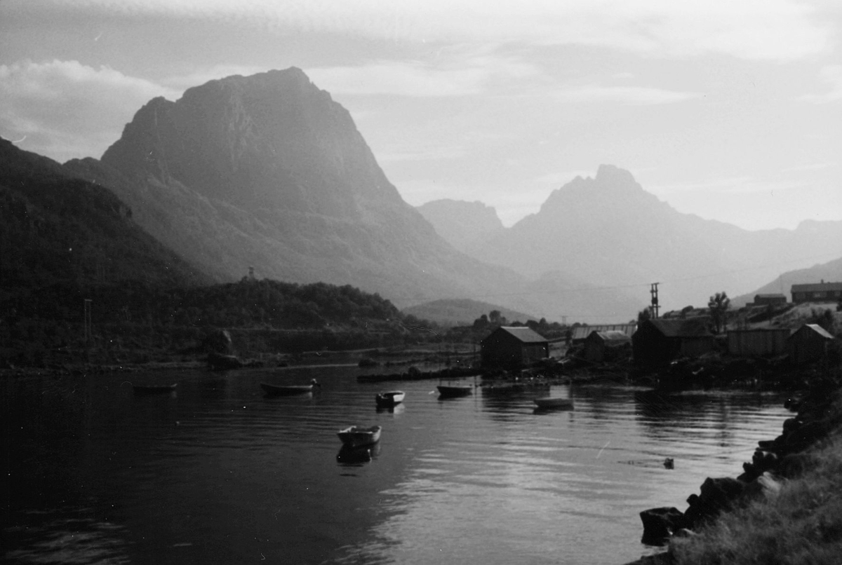 norgesbilder, vann, båter, fjell