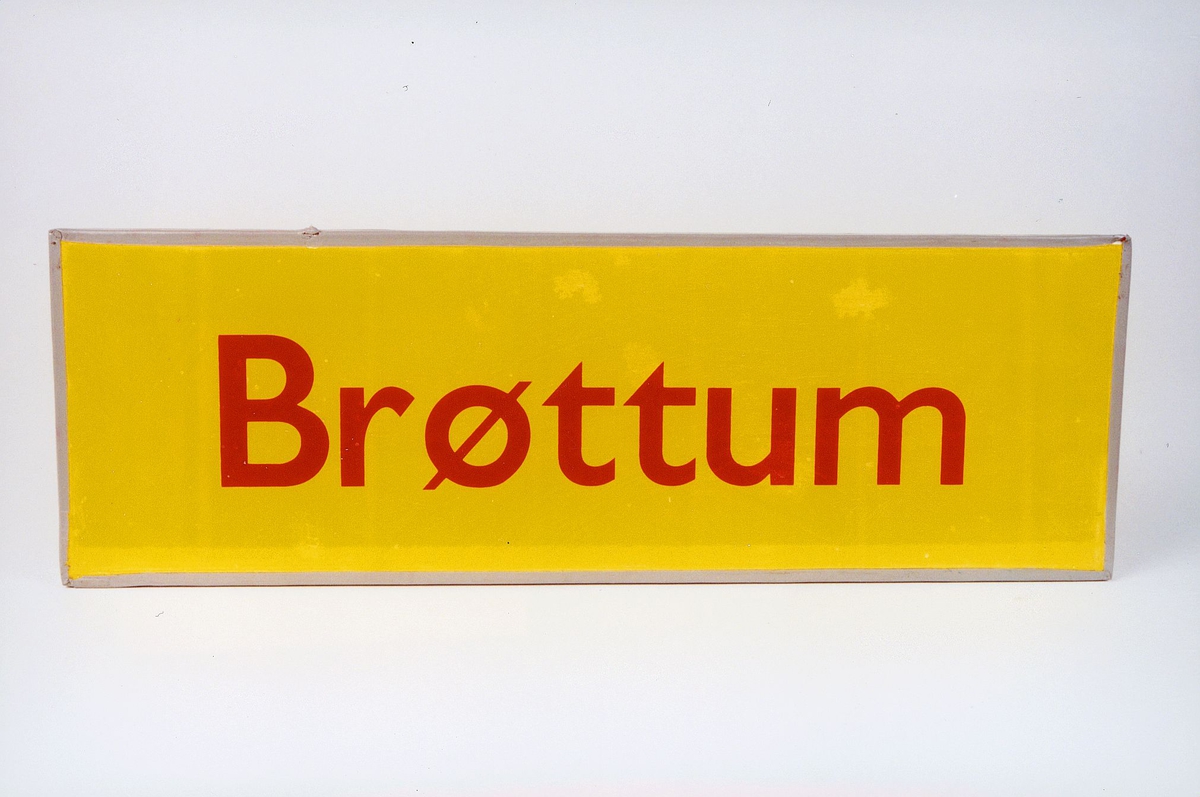 Postmuseet, gjenstander, skilt, stedskilt, stedsnavn, Brøttum.