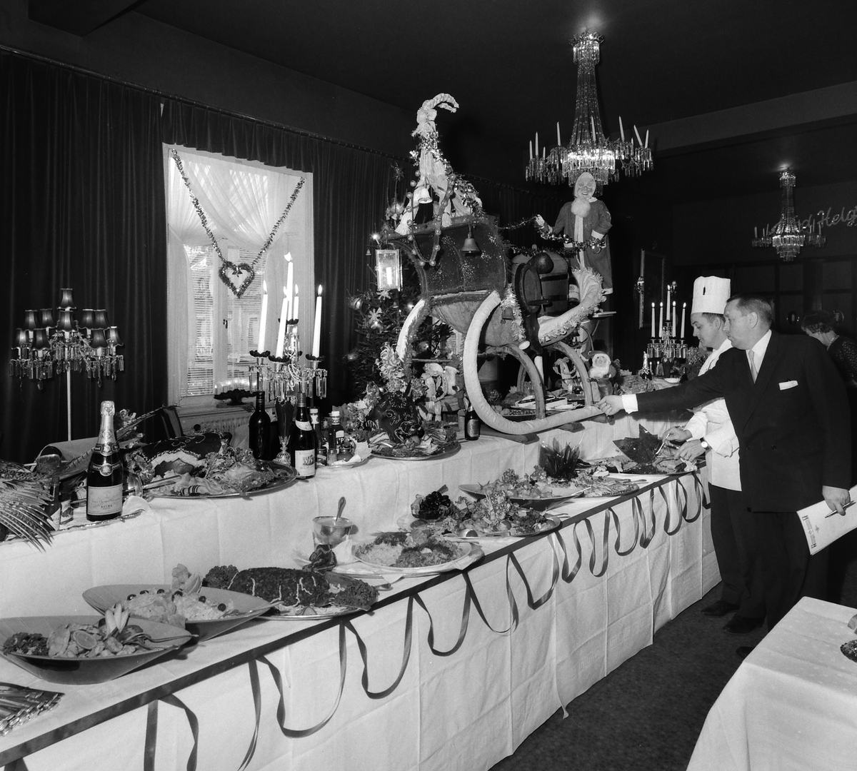 Julbord uppdukat på Stora hotellet, 1964