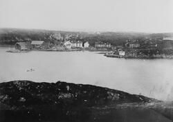 Hopsjø handelssted sett fra Purkholmen, ca. 1899