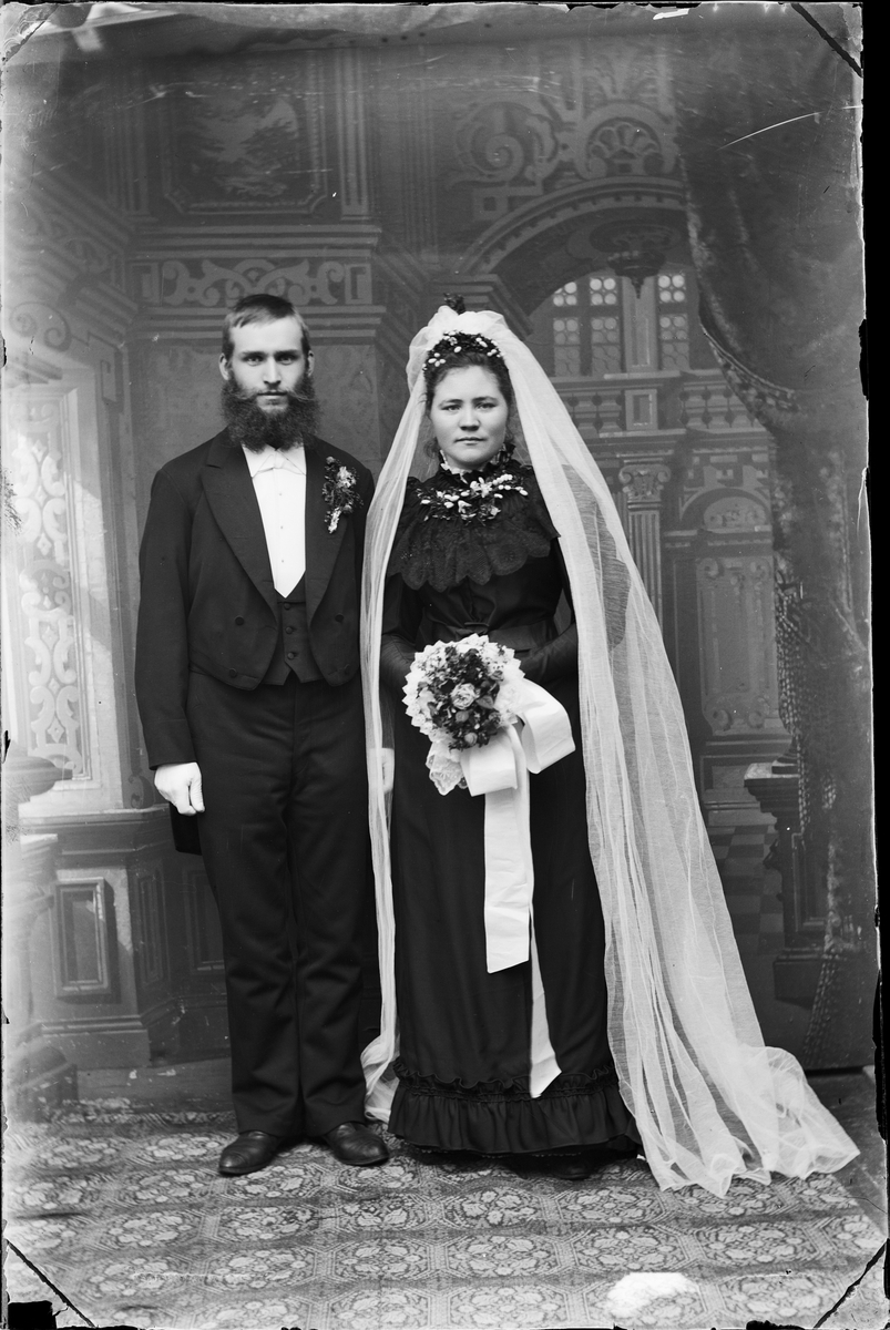 Brudparet Per Elis Edhlund och Brita Skötsner, Öregrund, Uppland 1893