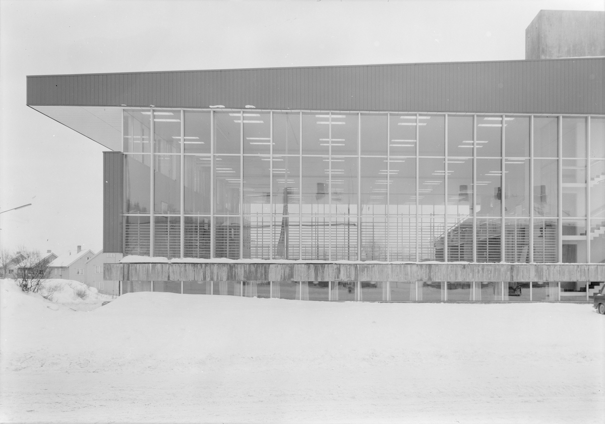 Arkitekturfoto av Idrettens hus i  Narvik.