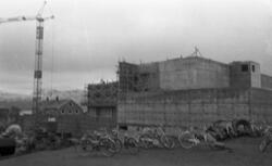 Bygging av idrettshallen på Sortland, august 1972