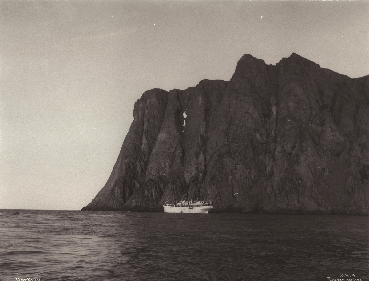 Passasjerskipet Kong Harald på Nordkapp, 23. juli 1909.