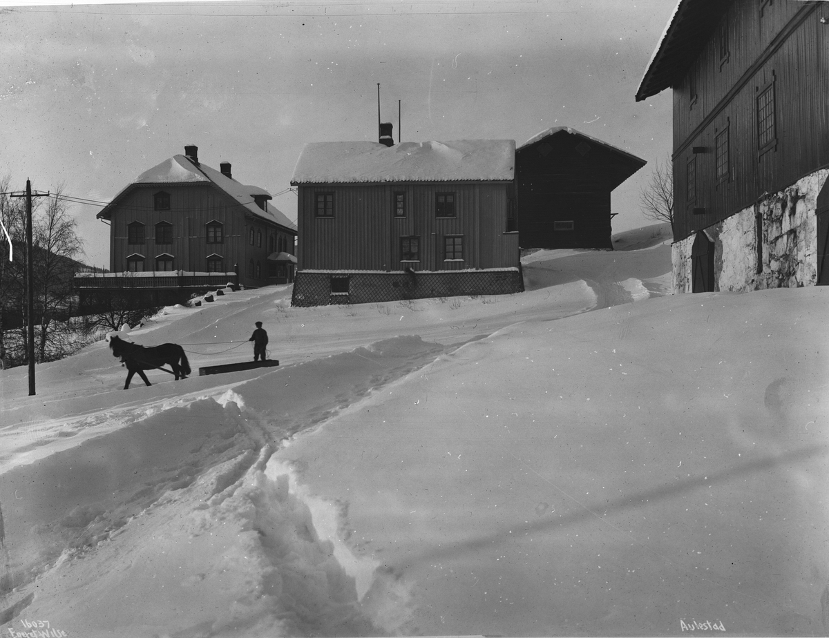 Mann med hest og slede ved Aulestad gård, Gausdal, 1913.