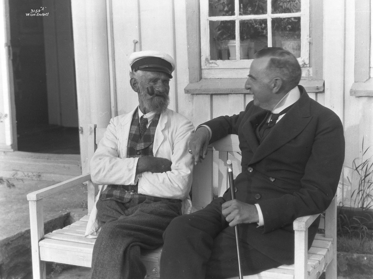 Wilhelm Krag og Langfeldt på benken