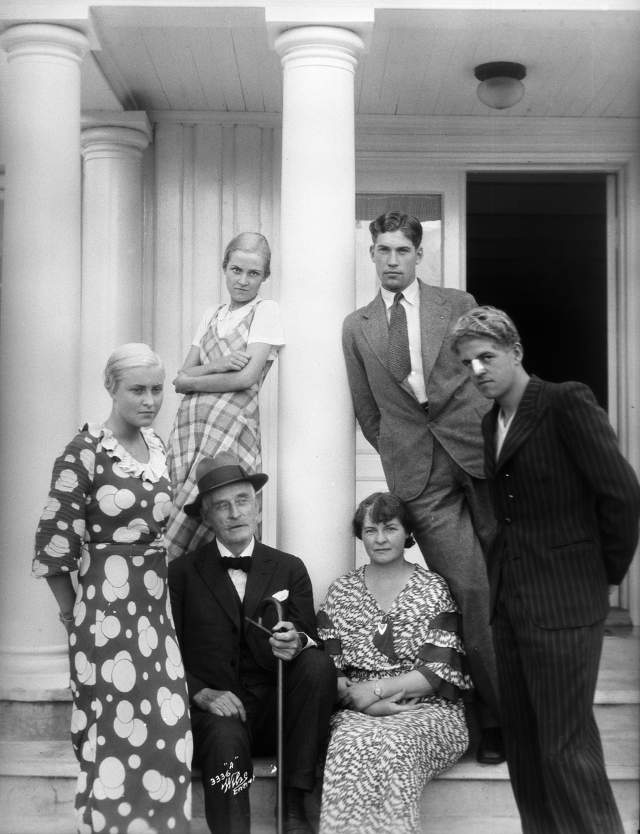 Hamsunfamilien på verandaen 20/7  1933