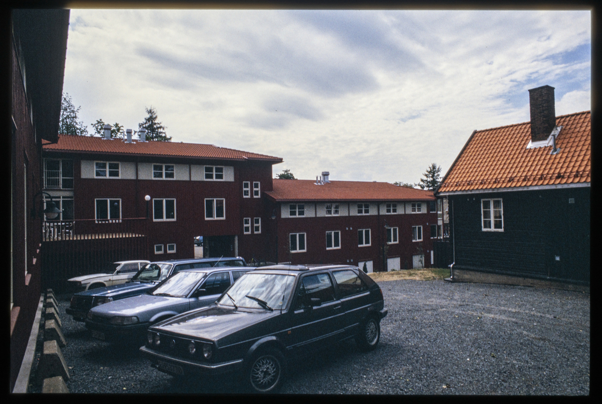 Lillehammer like etter OL 1994. Studentsamskipnadens nye studentboliger i Storgata 33, 'Bakeriet', var ferdige sommeren 1993. Sett mot sør.
