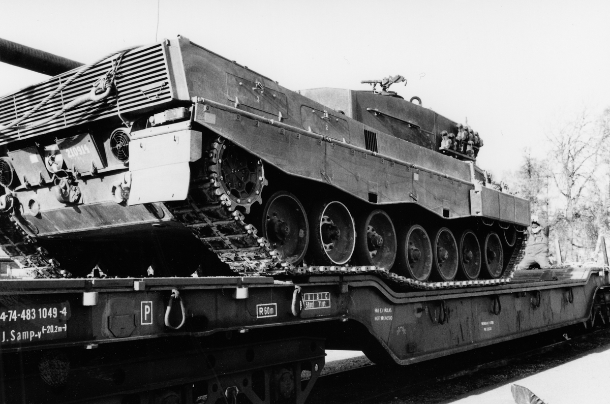 Lastning av stridsfordon för järnvägstransport - Garnisonsmuseet ...