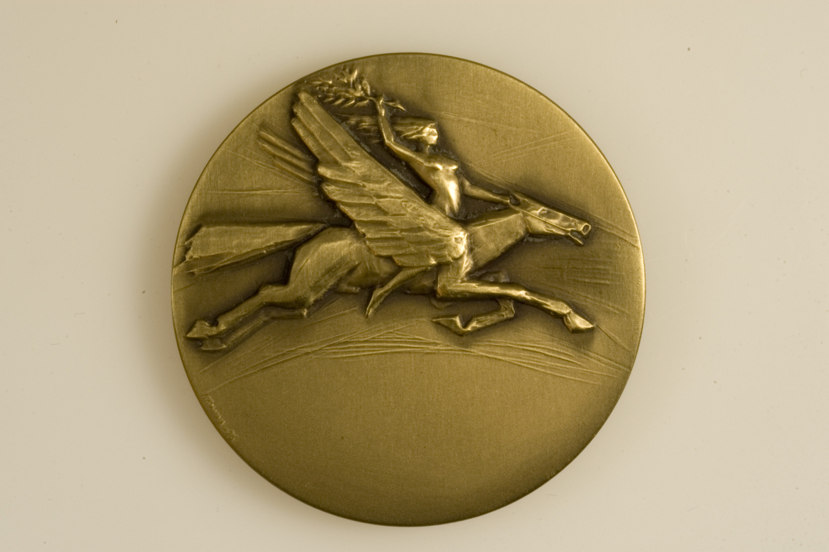 Motiv advers: Pegasus med kvinnelig rytter flyr mot venstre. Stilisert versjon av revers-motivet.

Motiv revers: Pegasus med kvinnelig rytter som holder en olivenkvist høyt over hodet, flyvende mot høyre.