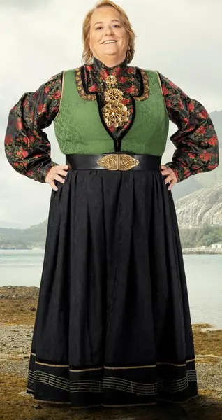 Mariann Grønnerud wearing the green women's bunad.