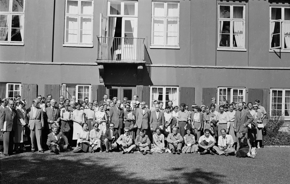 Det IX Nordiske Arkeologi møte i Stavanger. Ledaal 1955.
