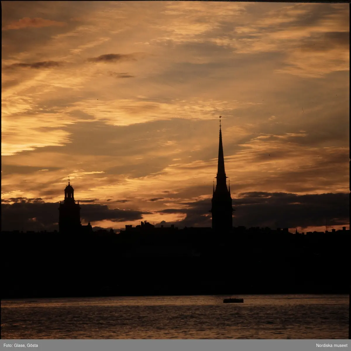 Vy över kyrktorn i kvällljus, Stockholm.