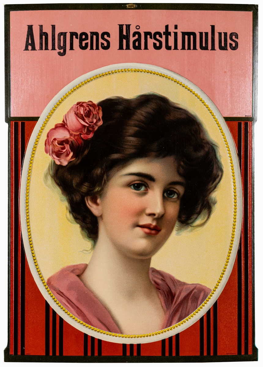 Reklamskylt av papp, flerfärgstryck, för hårvårdsmedel, Ahlgrens Hårstimulus. Oval bild med kvinna med blomma i håret. Rosa och röd bakgrund.