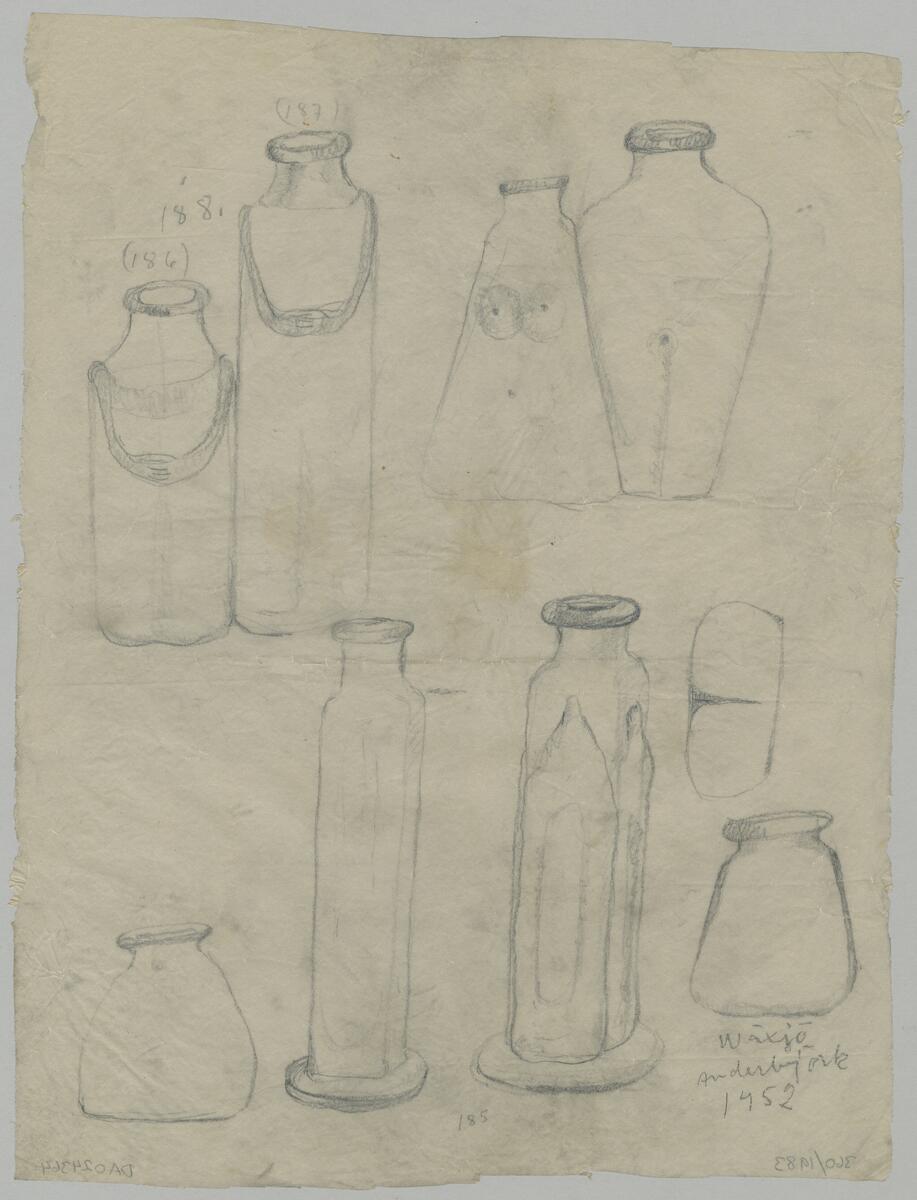 Skiss till olika glasföremål. På skissen finns två flaskor med armar, två vaser en med bröst den andra med ben, en liten vas, en hög vas, en fyrkantig vas, en mindre vas och ett oidentifierbart objekt.
