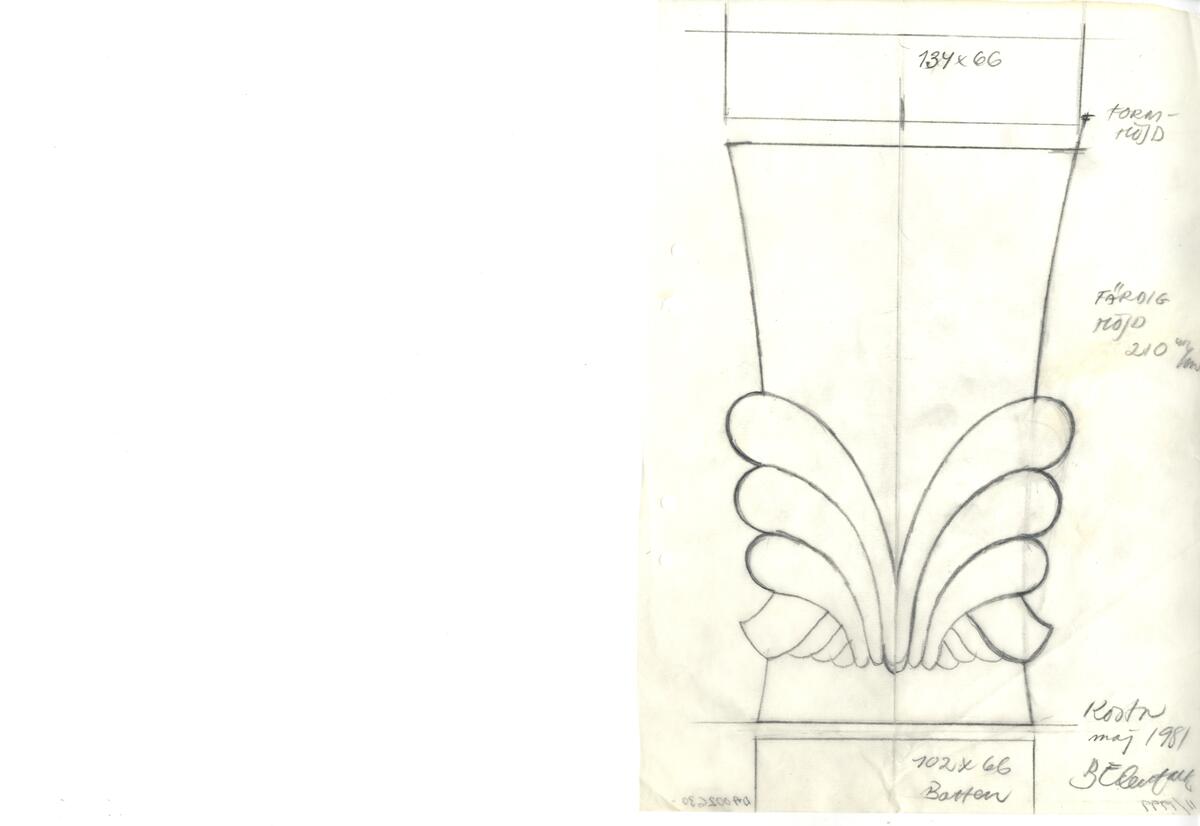 Materialet innehåller skisser till vaser, skålar, ljusstakar m.m.