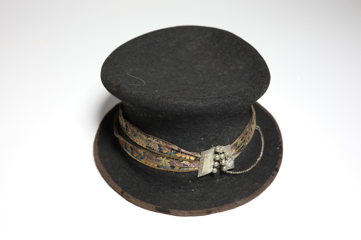 nålen;enkel dekor på hattenålen