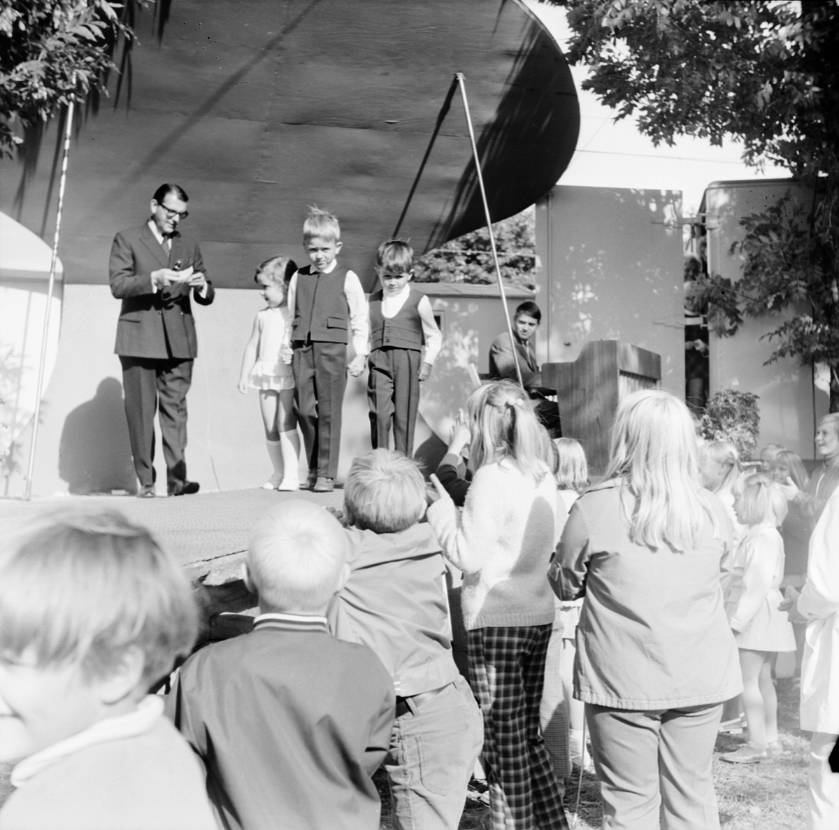Mannekänguppvisning på Tierps-expo, Uppland 1969