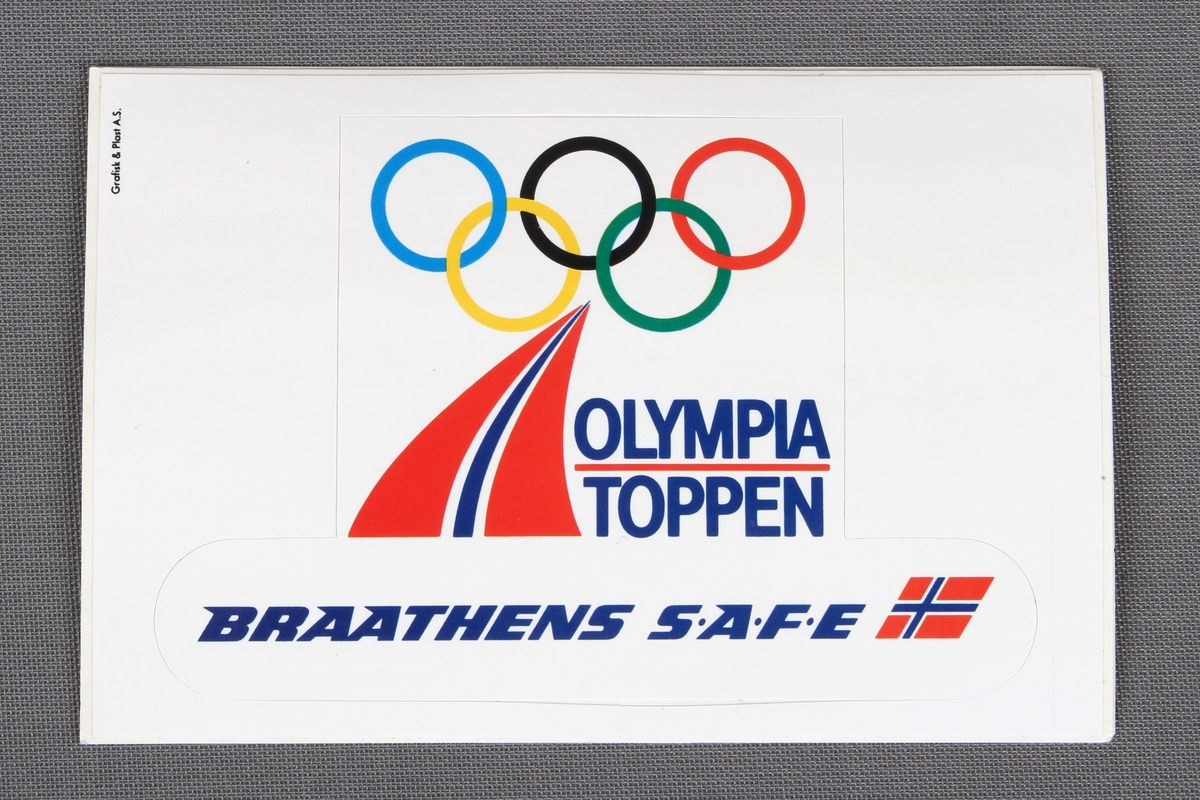Firkantet klistremerke. Reklame for Olympiatoppen og Braathens.