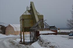 Sandlager på Narvik flyplass. Sandlageret brukes til oppbeva