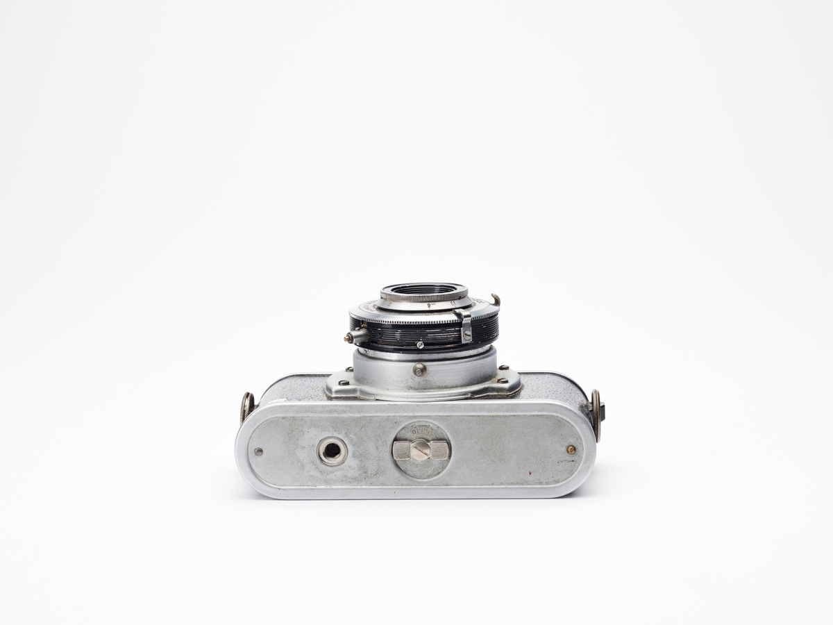 Kodak 35 er et 35 mm rullfilmkamera, produsert av Kodak fra 1938 til 1948.