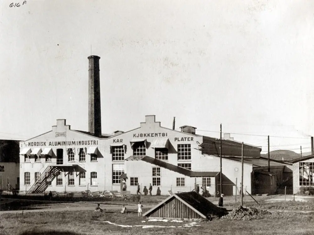 A/S Nordisk Aluminiumindustri i Holmestrand i 1920-årene. Foto: Vestfoldmuseene.