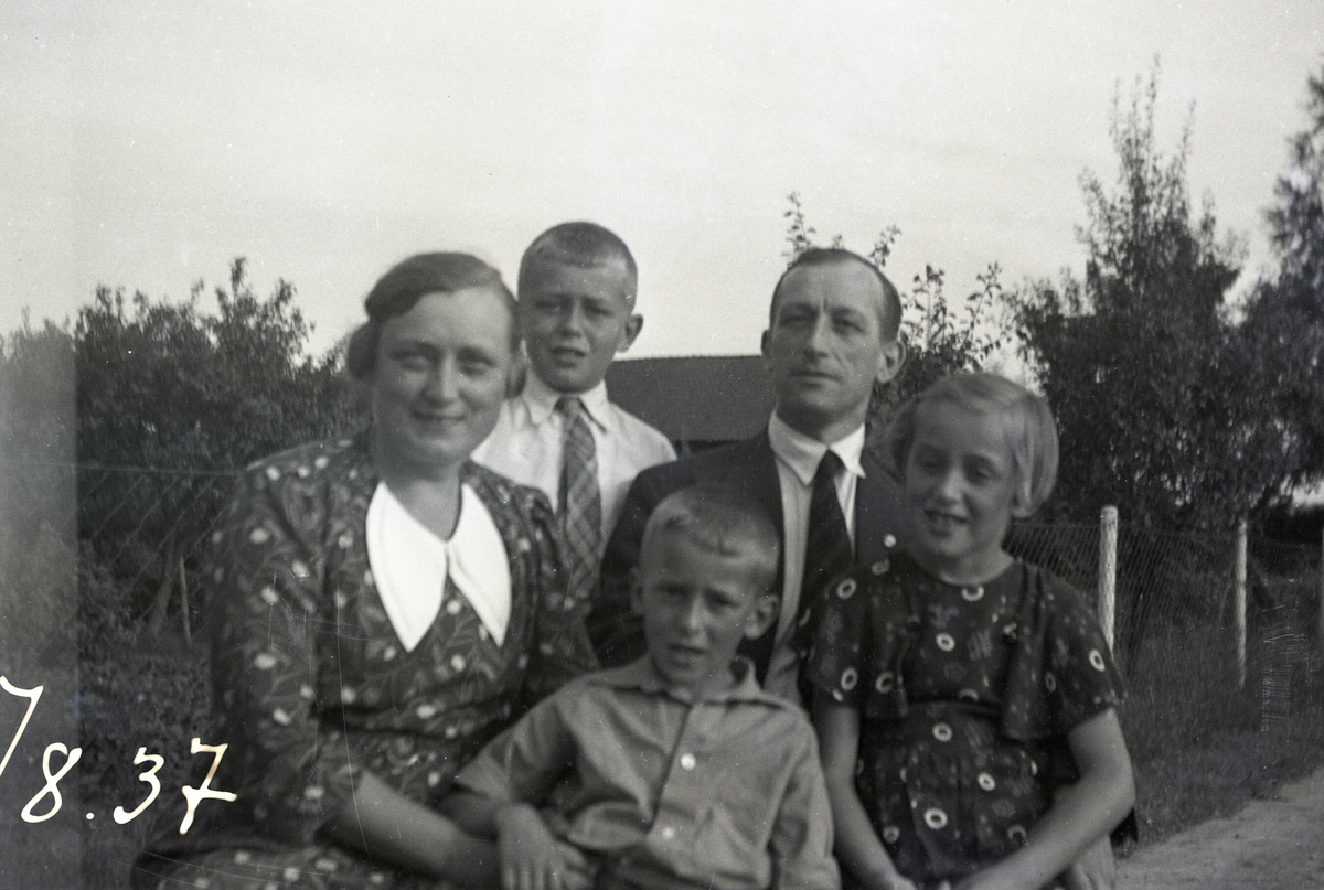 Familiefoto frå 1937.