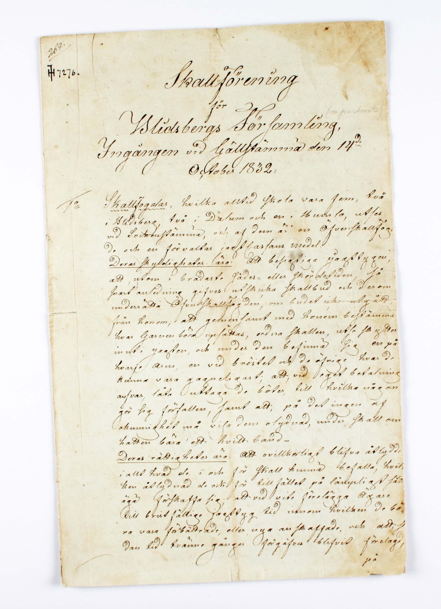 Stämmohandling, i form av 3 trådbundna grågröna pappersark. Handskriven svart text: "Skallförening för Blidsbergs Församling, Ingången vid Gällstämma den 14 de October 1832". Stadfästad vid tinget i Fimmelhed 21/3 1834.