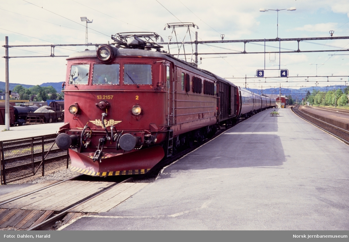 Elektrisk lokomotiv El 13 2157 på Skien stasjon