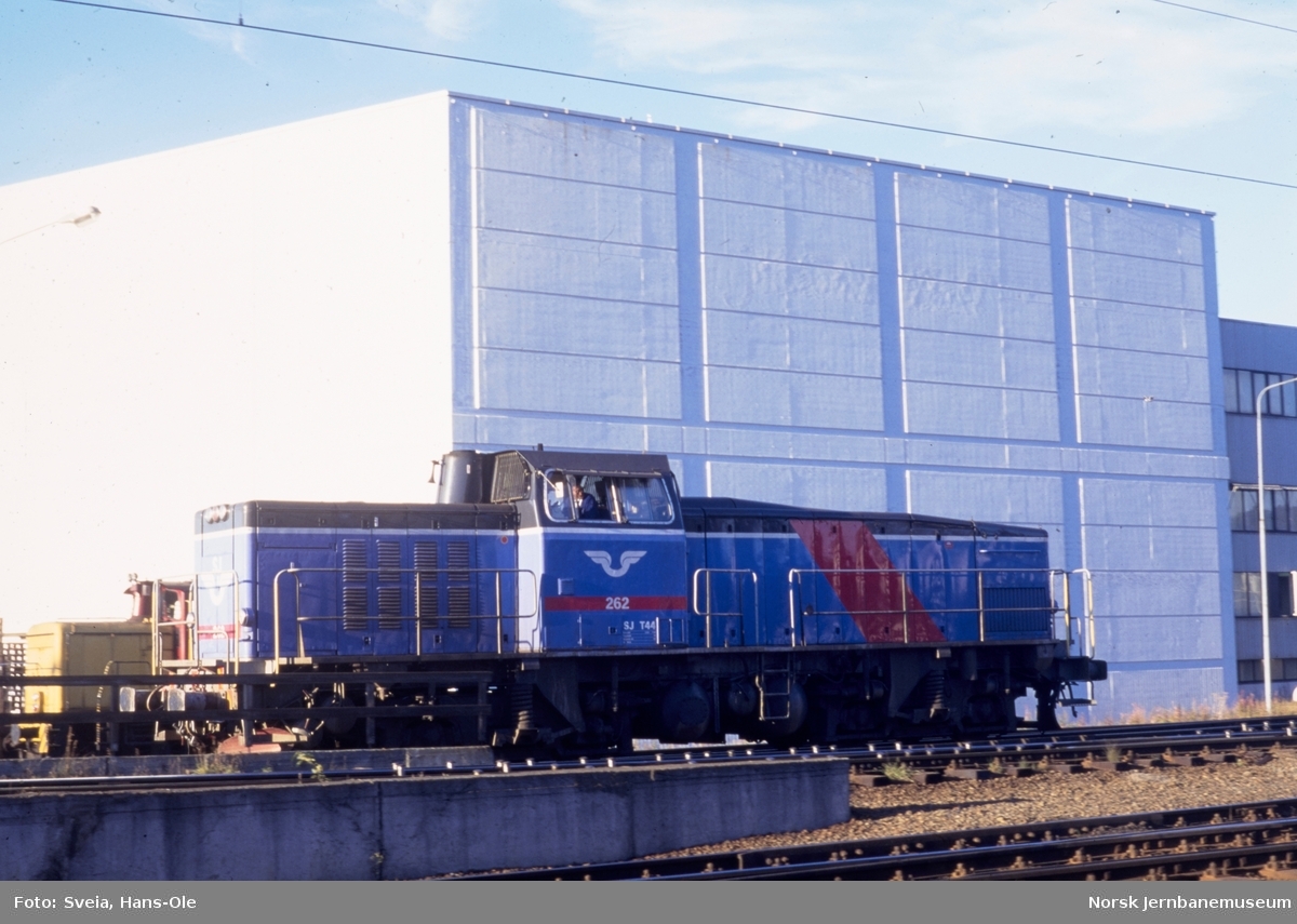 SJ diesellokomotiv T44 262 i skiftetjeneste på Trondheim stasjon