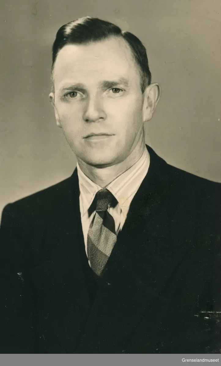 Portrett av Fridstein Nilsen. Postmester og skolestyreformann i Kirkenes i perioden 1949-