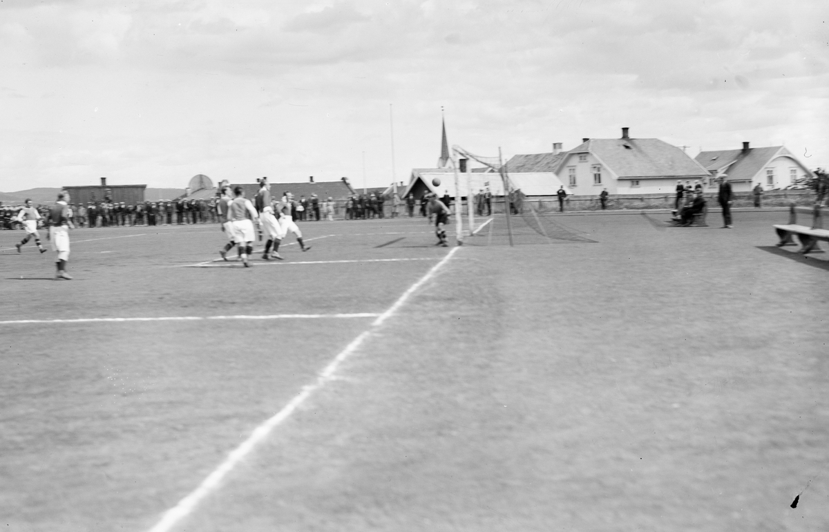 Fotballkamp på Idrettsplassen mellom Lyn og Austria fra Østerrike, Austria vant 6-4.