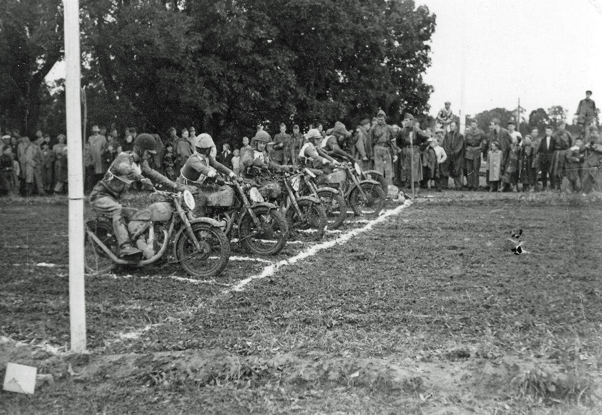 Motorcykeltävling i Skövde på tidigt 1950-tal