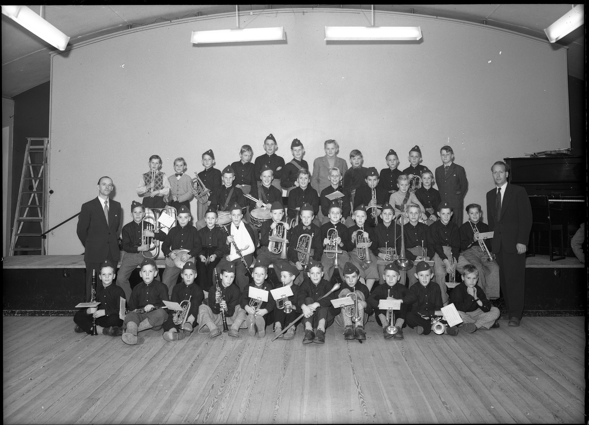 ABFs gossorkester fotograferade vid sitt 1-årsjubileum, 4 sept 1952