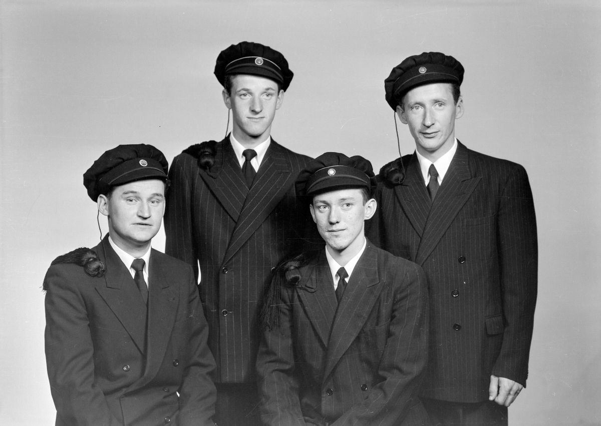Gjøvik Gymnas studenter med studentlue 1953, ukjent navn.