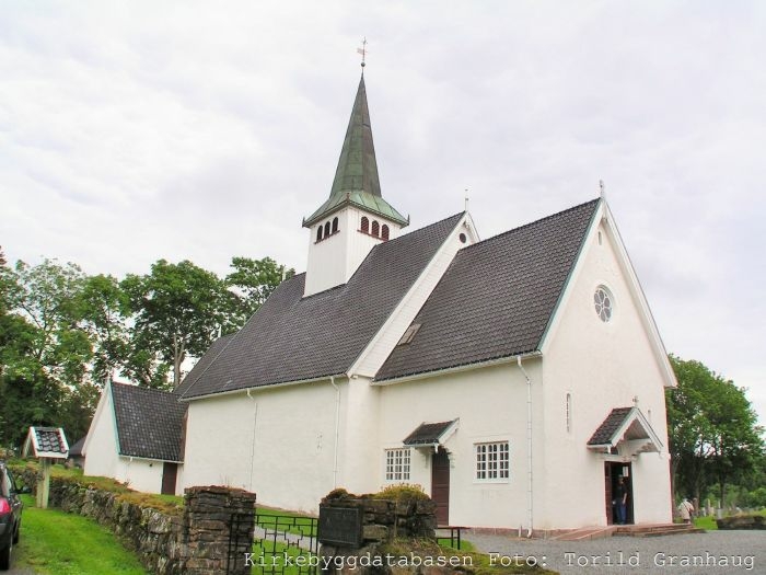 Trøgstad kirke. Foto: Torild Granhaug (kirkesøk.no)