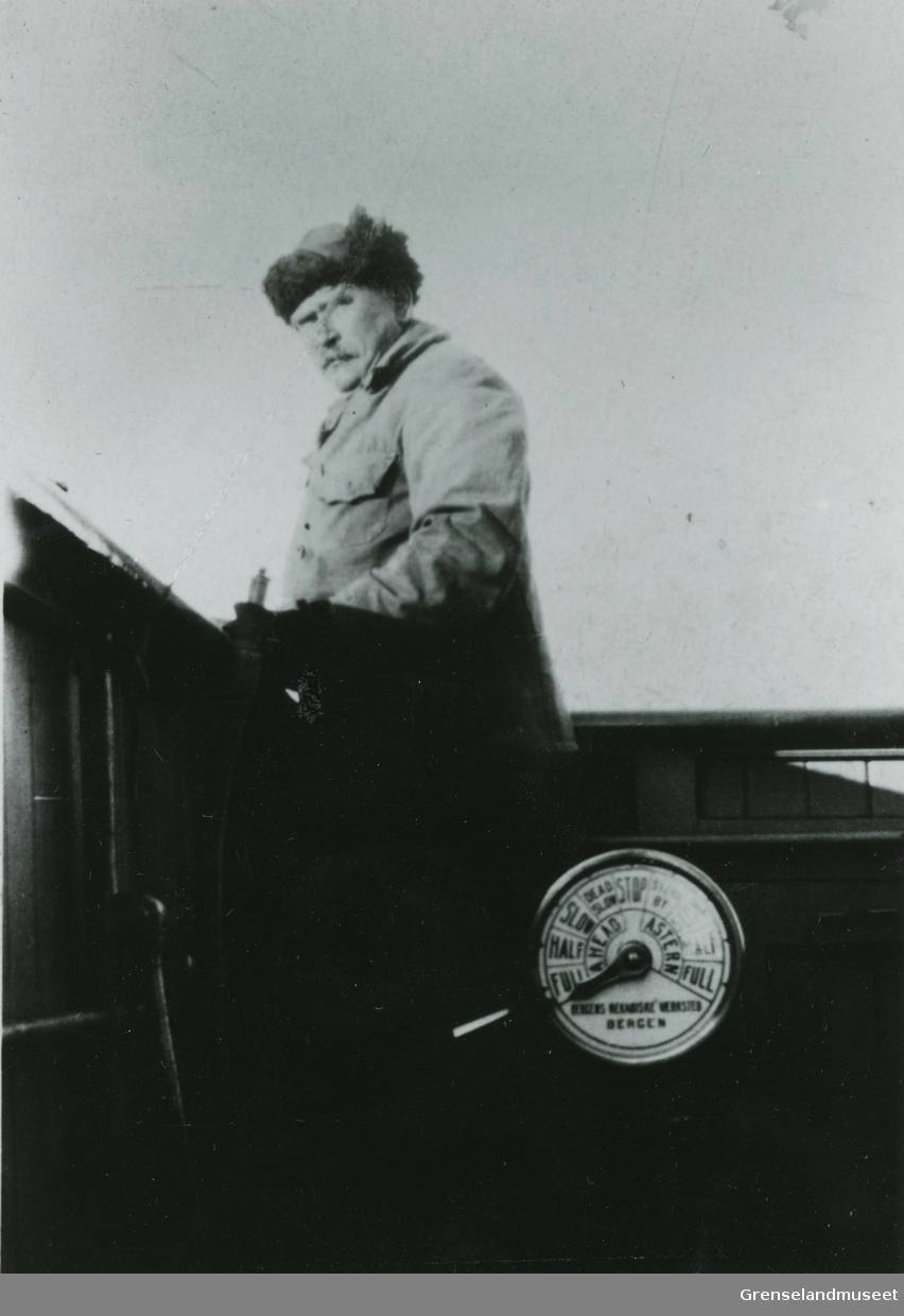Waldemar Klerck. Kaptein på isbryteren Pasvik i perioden 1927-1935. Her på isbryting ved Svalbard.