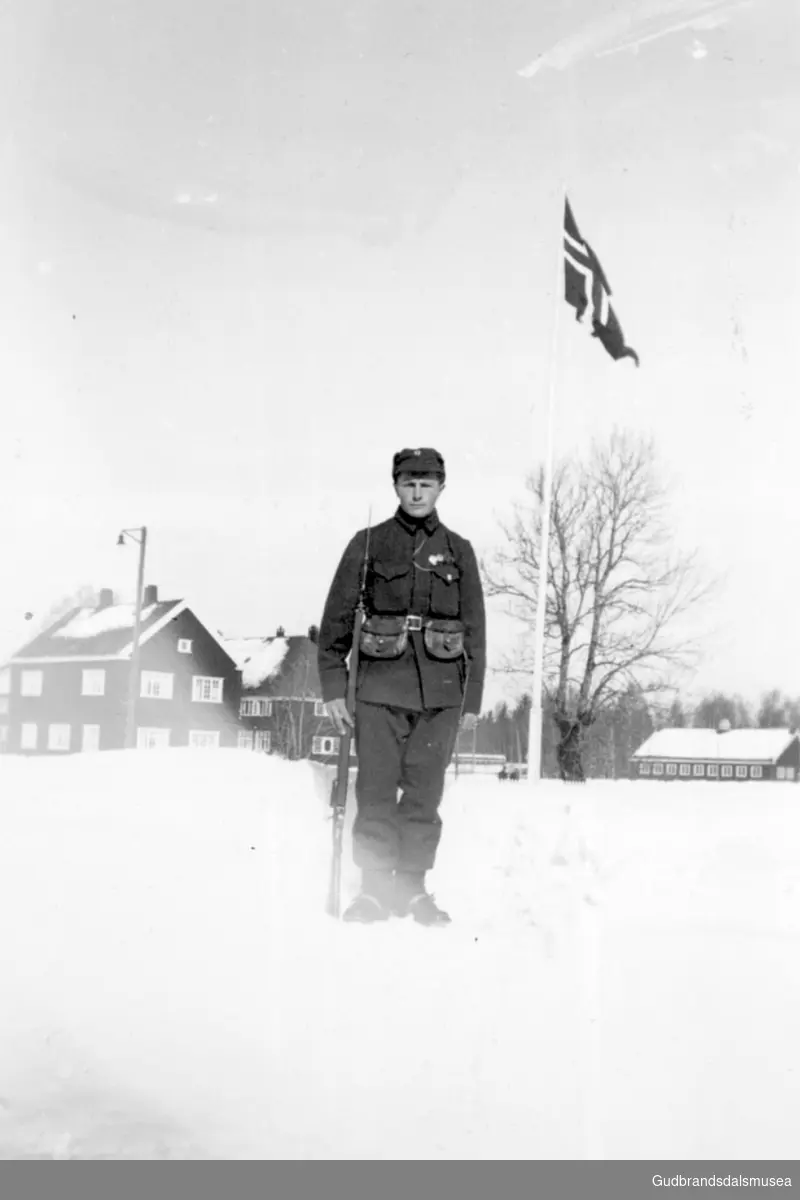 Lars Gjeilo (f. 1917) på nøytralitetsvakt på Trandum i 1940