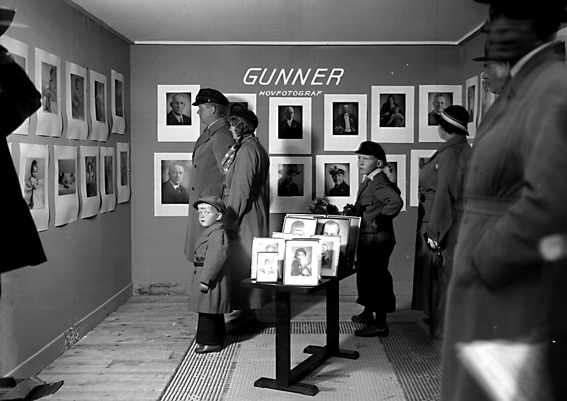 Fotografens egen monter på Hantverksutställningen 1934.