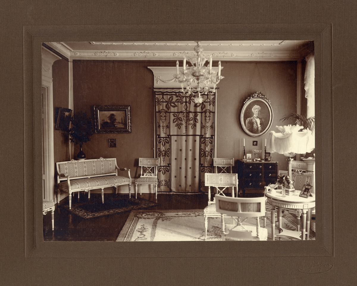 En salong på Bergkvara herrgård, ca 1900.