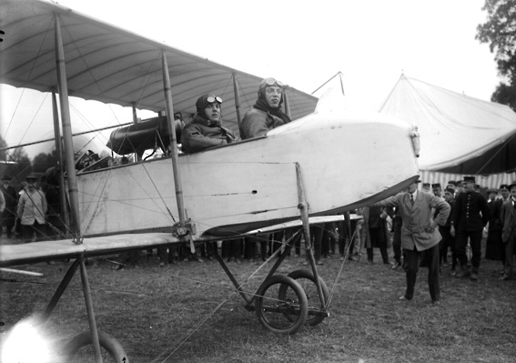 Första flygningen i Karlstad med den franske piloten Maurice Chevillard den 5 oktober 1913.