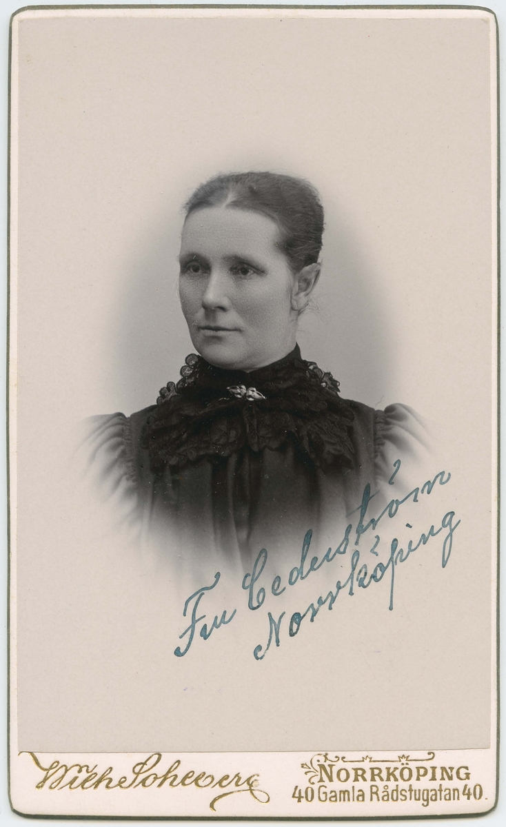 Porträtt på fru Cederström Norrköping.