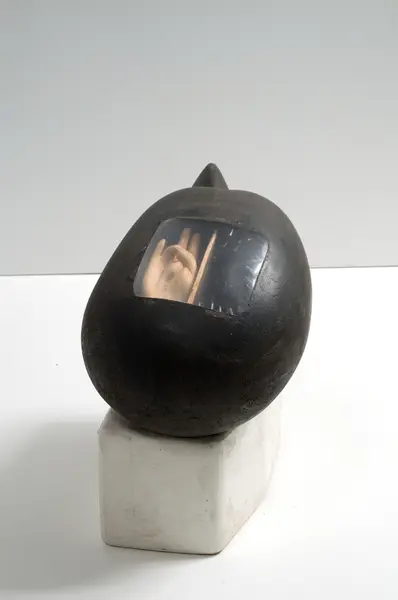 Tankar på ei kiste [Skulptur]