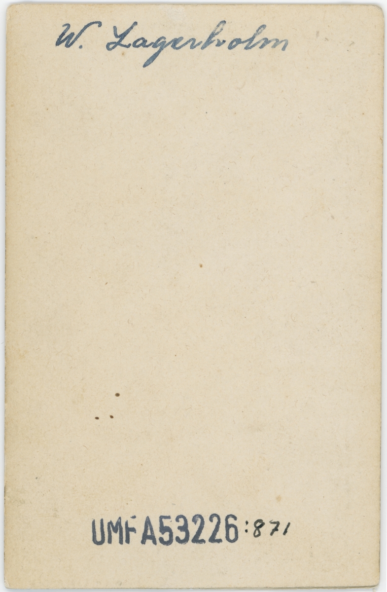 Text på kortets baksida: "Wilhelmina Lagerholm, f. 1826".
