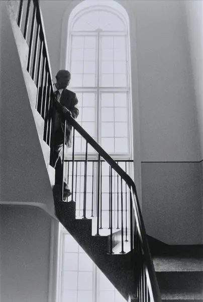 Old Man Going Up and Down a Staircase #29-33 [Fotografi]